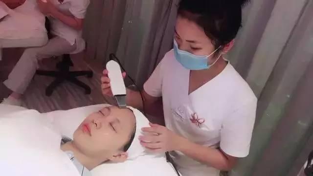 做脸视频,跟随做脸视频，轻松打造完美肌肤