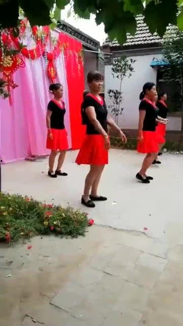 结婚了广场舞视频,结婚广场舞风采展示