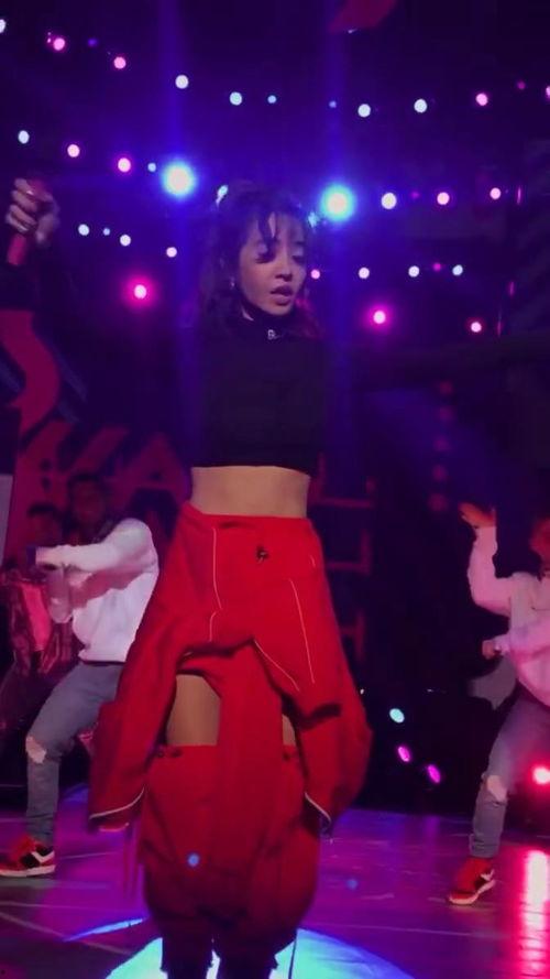 蔡依林演唱会笑场视频,现场欢乐氛围感染观众